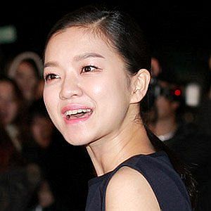 Age Of Go Ah-sung biography