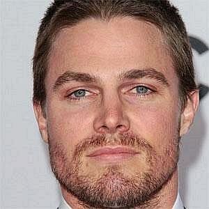 Age Of Stephen Amell biography