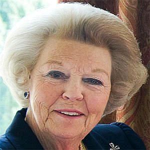 Age Of Queen Beatrix biography
