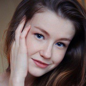 Age Of Emily Bloom biography