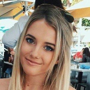 Age Of Lindsay Brewer biography