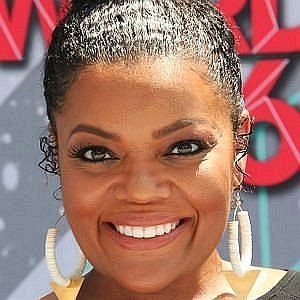 Age Of Yvette Nicole Brown biography