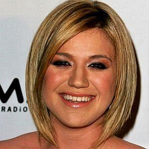Age Of Kelly Clarkson biography