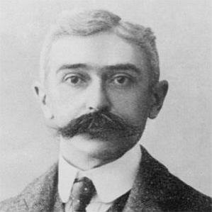 Pierre De Coubertin bio