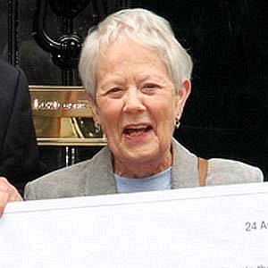 Age Of Annette Crosbie biography