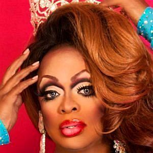 Age Of Kennedy Davenport biography