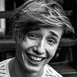Age Of Isac Elliot biography