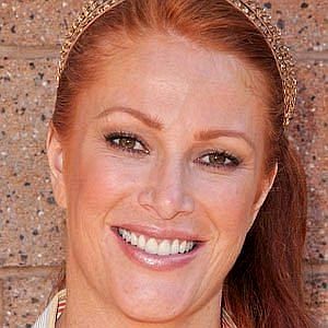 Age Of Angie Everhart biography