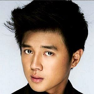 Age Of Yves Flores biography