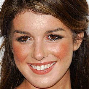 Age Of Shenae Grimes biography