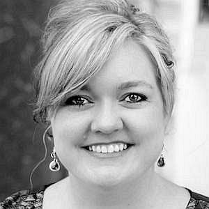 Age Of Colleen Hoover biography