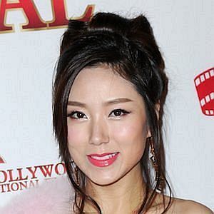 Age Of Michelle Farrah Huang biography