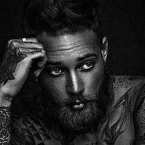 Age Of Billy Huxley biography