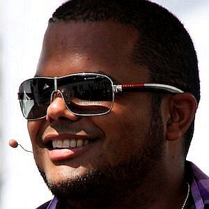 Age Of Roger Mooking biography