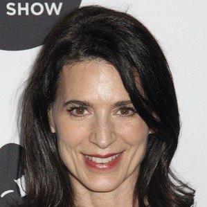 Age Of Perrey Reeves biography