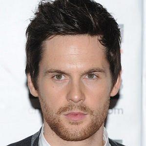 Age Of Tom Riley biography