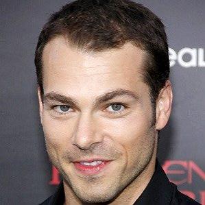 Age Of Shawn Roberts biography