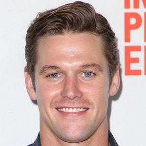 Age Of Zach Roerig biography