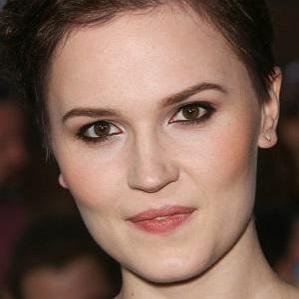 Age Of Veronica Roth biography