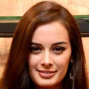 Age Of Evelyn Sharma biography