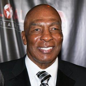Age Of Earnie Shavers biography