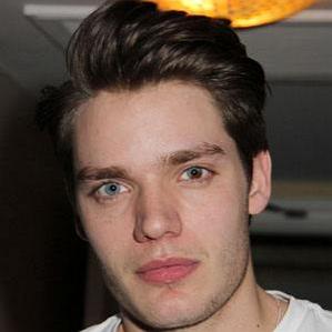 Age Of Dominic Sherwood biography