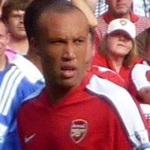 Age Of Mikael Silvestre biography