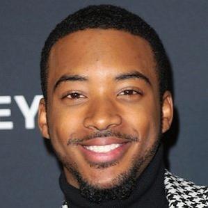 Age Of Algee Smith biography