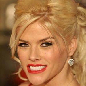 Age Of Anna Nicole Smith biography