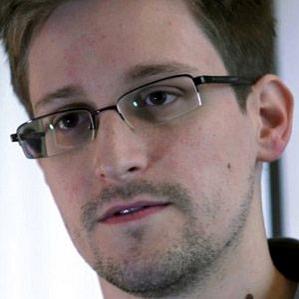 Age Of Edward Snowden biography