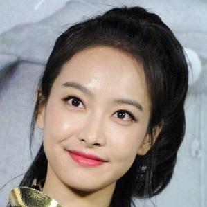 Age Of Victoria Song biography