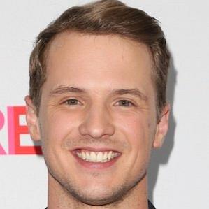 Age Of Freddie Stroma biography