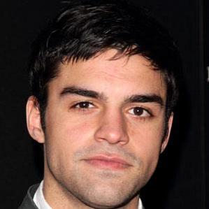 Age Of Sean Teale biography