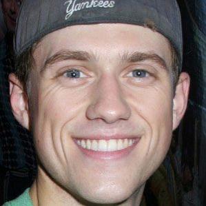 Age Of Aaron Tveit biography