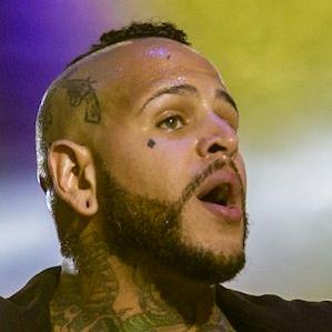 Age Of Tommy Vext biography