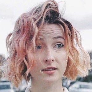 Age Of Tessa Violet biography