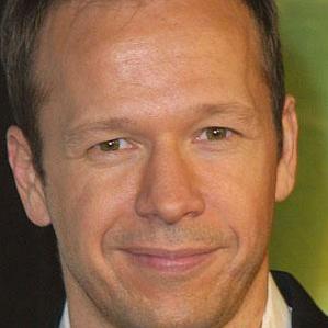 Age Of Donnie Wahlberg biography