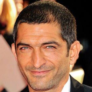 Age Of Amr Waked biography