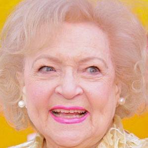 Age Of Betty White biography