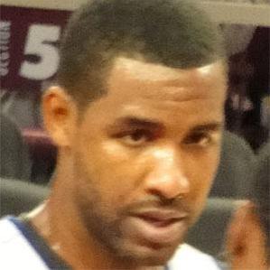 Age Of Shawne Williams biography